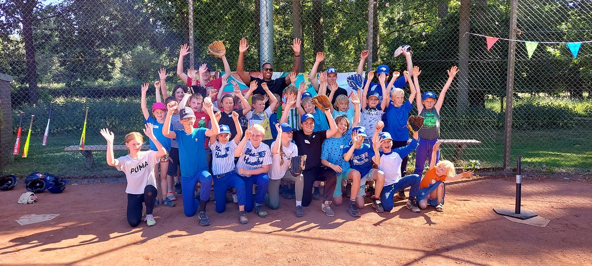 🎉 Wat een feest vandaag tijdens onze Taco Mundo Welcome Amigos Baseball Clinic. 🌮😎 De deelnemers kregen een superleuke training van tophonkballer Kalian Sams. <a href="/HonkbalSoftbal/">HonkbalSoftbalNL</a> <a href="/TacoMundo/">Taco Mundo</a> #honkbal #softbal #Zwolle