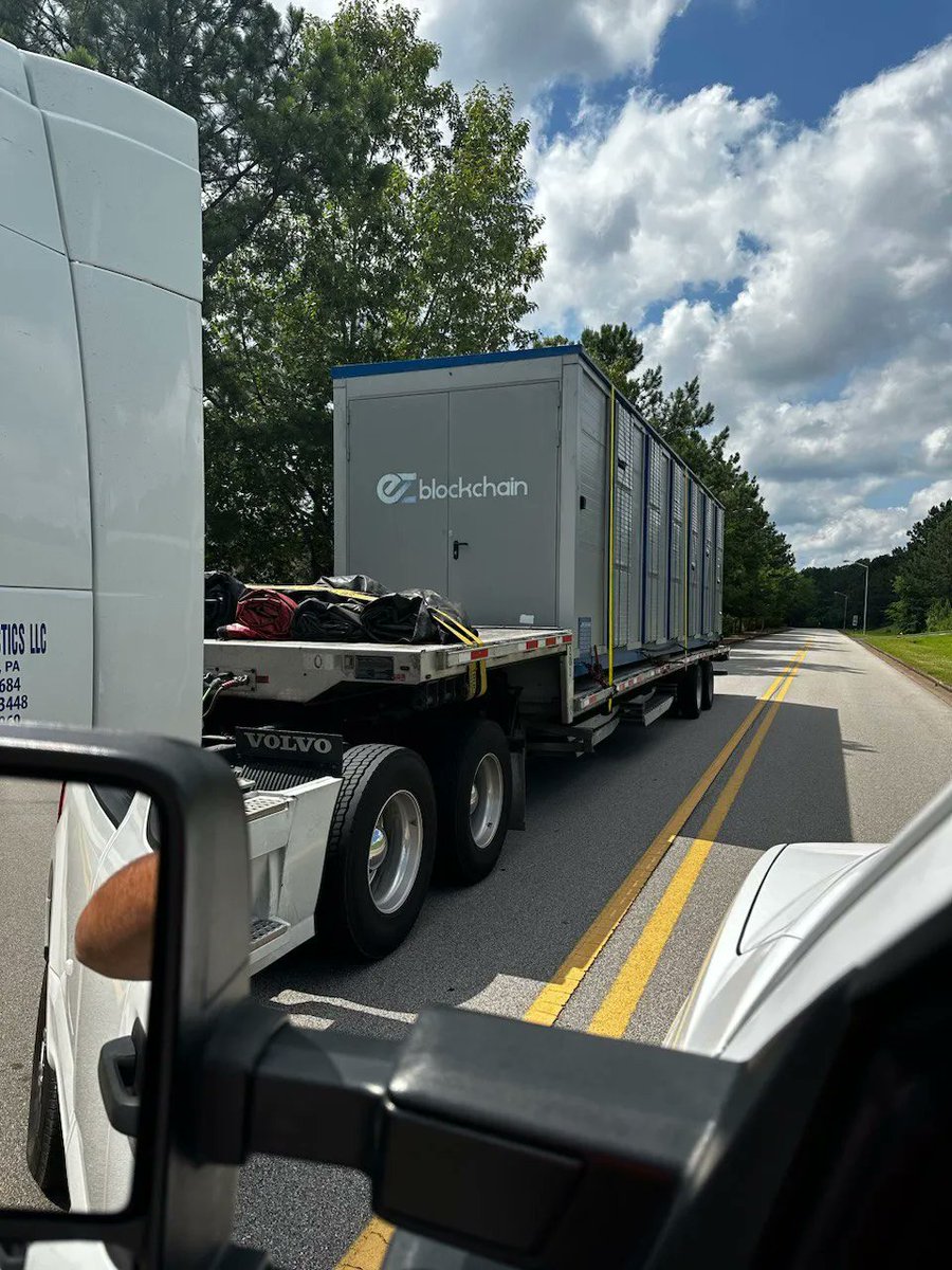 ez_blockchain's tweet image. #progressreport 

Recieved an update from our project &quot;Ranger 1&quot; located in Georgia, where 4 new Datacenters were uploaded and LV connections were completed 🔥 

Amazing work!