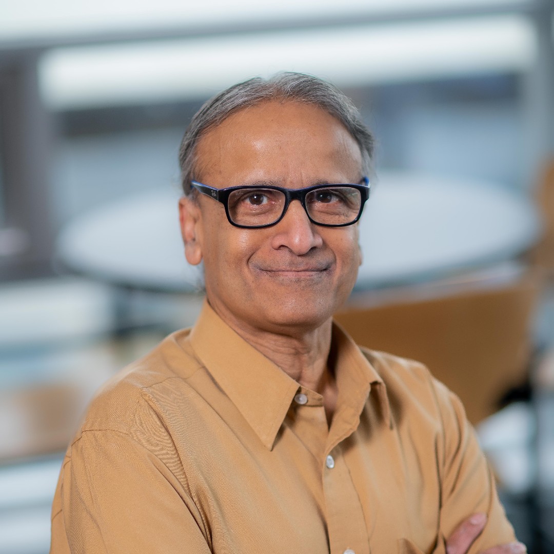 UBC_CS's tweet photo. Dr. Laks V.S. Lakshmanan discussed his research on misinformation and fake news with @ShayeGanam on 770 CHQR/107.3 FM/660 CHED radio in Calgary
LISTEN: https://t.co/F1EIBkzp1j
#FakeNews #FilterBubbles #UBC #ComputerScience #Algorithms
@laksvs @ubcscience @UBCNews @UBCDSI https://t.co/CW6ZEtj2EV