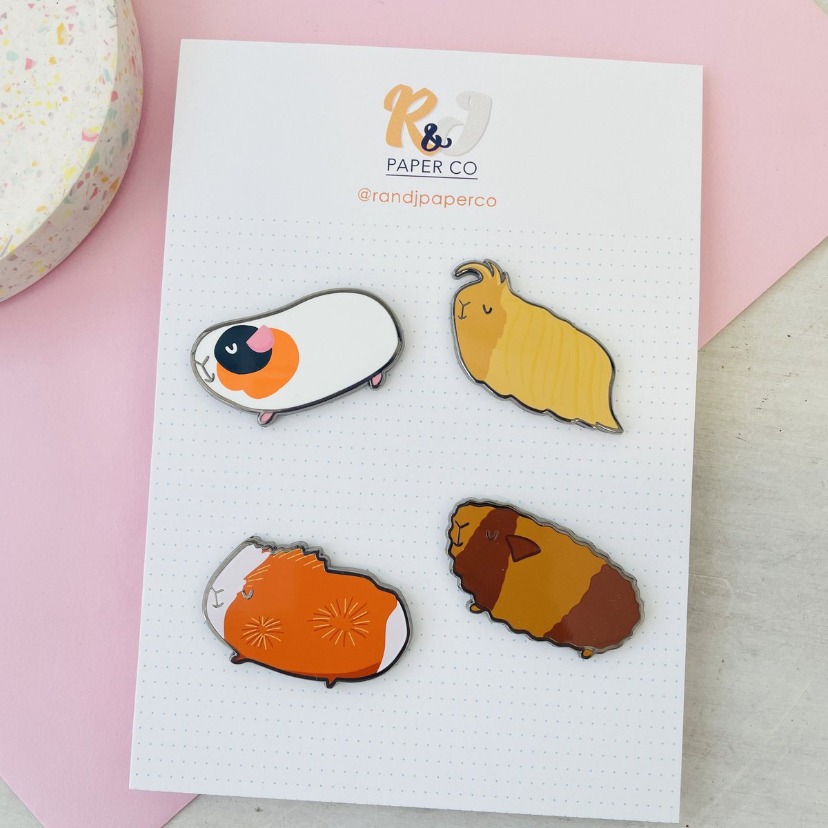 They are finally here!!! Now available to order on our website, THE cutest Guinea Pig Pin Brooches 😍 hoobynoo.co.uk/collections/gi… #guineapigs #guineapig #guineapigsoftwitter