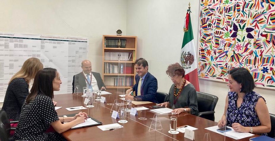 Recibí a la Embajadora de Nueva Zelandia @SaraMeymand para conversar sobre las celebraciones del 50° aniversario de relaciones diplomáticas (19 julio). Tenemos un diálogo político fluido y una relación comercial muy importante 🇲🇽🇳🇿 #50MXNZ