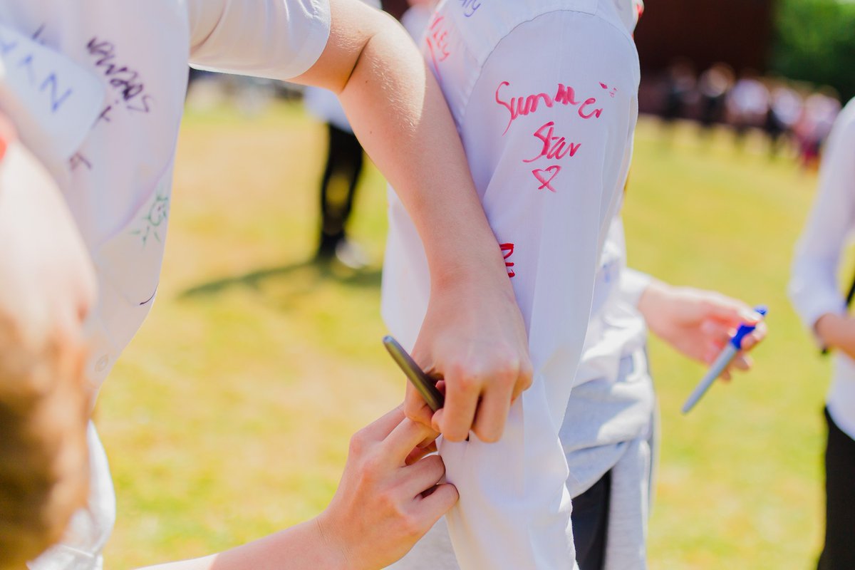 A fantastic afternoon of ice cream and shirt signing for our Year 11 students today! #khca #gcsestudents #workhardbekind