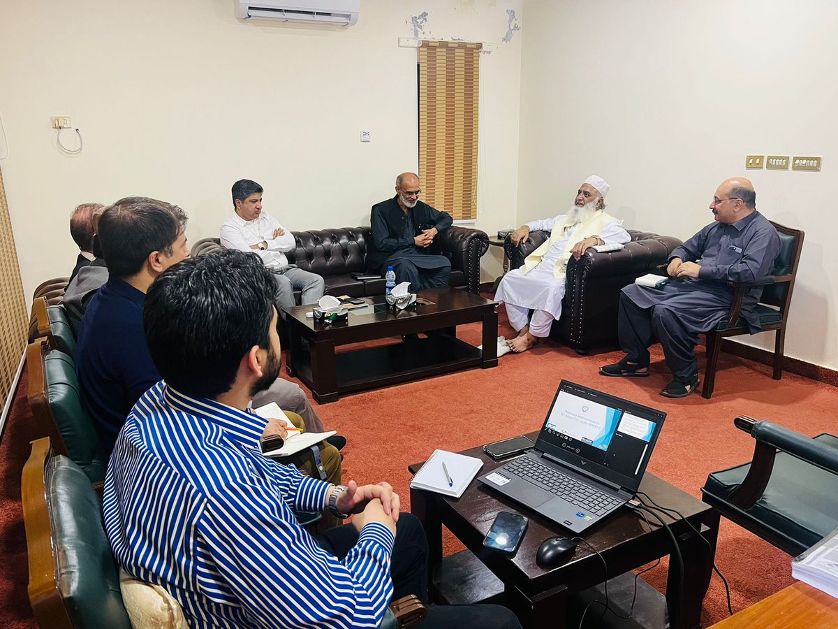 juipakofficial's tweet photo. ایشیئن ڈویلپمنٹ بنک کے خیبرپختونخوا کمیونٹی انفراسٹرکچر ڈویلپمنٹ پراجیکٹ کی ٹیم نے ڈیرہ اسماعیل خان کے لئے پینے کے صاف پانی نکاسی اور سالڈ ویسٹ مینجمنٹ کے منصوبے پر سربراہ جےیوآئی مولانا فضل الرحمان صاحب کو بریفنگ دی ۔
اربوں روپے کا یہ منصوبہ ڈیرہ اسماعیل خان کا بہت درینہ مسلہ حل کریگا ۔
جس کی فزیبلیٹی پر کام مکمل ہوچکا ہےاور اب عنقریب اس پر کام شروع ہوجائے گا۔