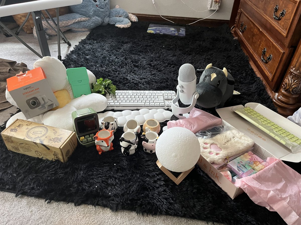 Emigoons's tweet photo. Unbelievably huge thank you and shout out to the @storyofseasons crew as well as @LogitechG for this generous giveaway I’m so grateful to have been apart of 💕 love the cow https://t.co/FrJRtgsw0a