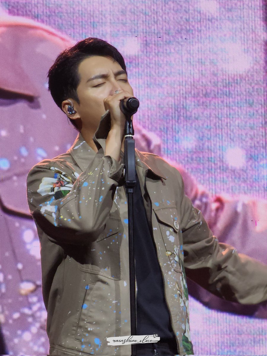 am not going to just keep these beautiful photos of this man singing to myself 😍 enjoy airens 😉 just rmb not to remove my watermark when reposting yea thanks 😊

#leeseunggi #LeeSeungGiinSG