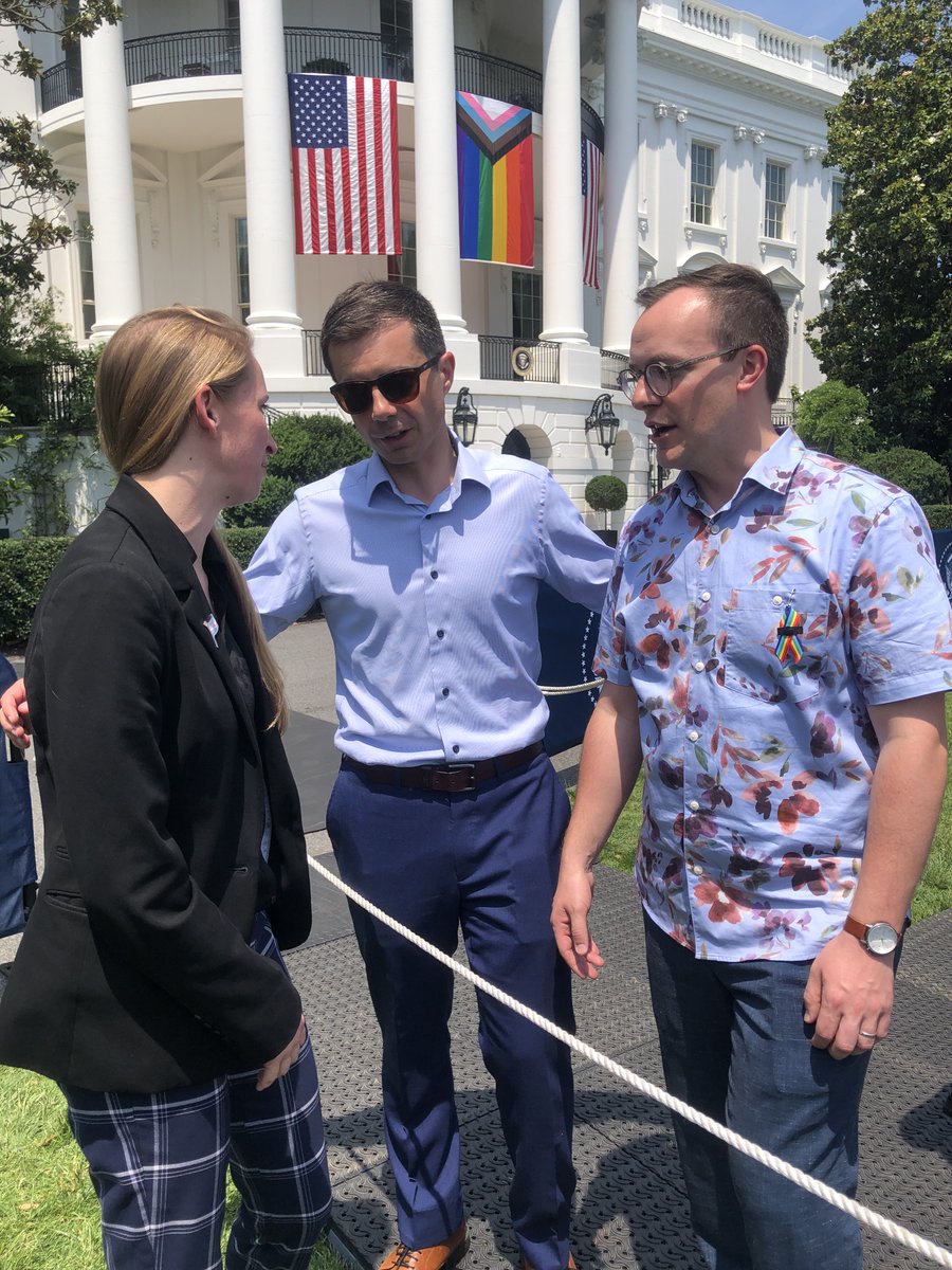 Post 2 of 3: At the White House Pride event, Chriss was honored to meet Pete & Chasten Buttigieg, and share the struggles that LGBTQ+ folks are facing in Florida due to the current state administration's relentless attacks, particularly on trans rights. (Thx @family_equality!) https://t.co/iUCZltnaAO