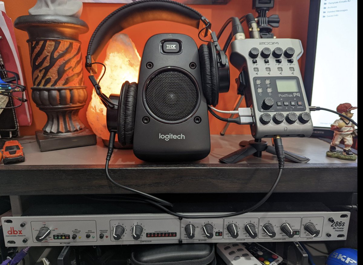 sibercast's tweet photo. @BetterPod all this talk about Rode procaster fails etc....why not look at the Zoom P4? That's what I use..it's tiny, it multi track records, it has four inputs....it takes up hardly any space...it's a beautiful little podcasting tool! Look at that cute little thing! https://t.co/5Dnb49ZWLA