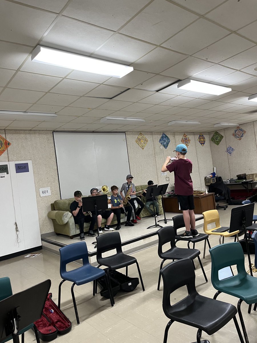 GodmaireMs's tweet photo. ⁦@Brooksidejh⁩ grade 6’s making a music video letting the incoming grade 5’s know how great being in band is. I can’t wait to see their final creations. #community #beginnerband #musiced https://t.co/x4tjOGmGzR