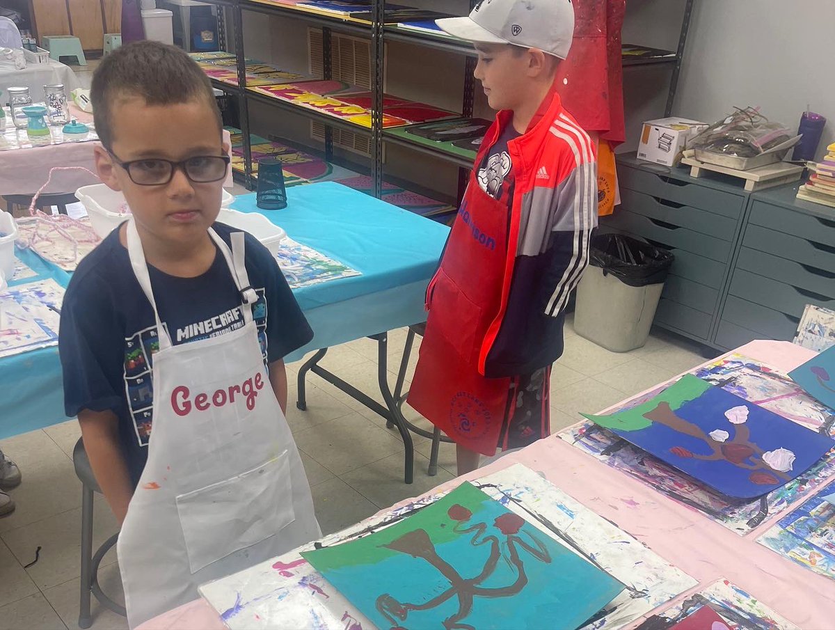 RossvilleAcad's tweet photo. Ms. Meshell and her young artists are staying busy at Paint Palooza &amp; Mixed Media camp! 🎨 #ThisIsRTown #PackPride #RCALearns #RCASummerCamp https://t.co/lXBo0i8XGm