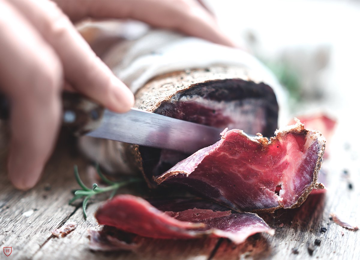 carnivoreclub's tweet photo. More slices for us, please 😋

#carnivoreclub #beef #curedmeats #meats #charcuterieboard #meatboard #subscriptionbox #supportcanadiancompanies #charcuterie https://t.co/vkviozrjS6
