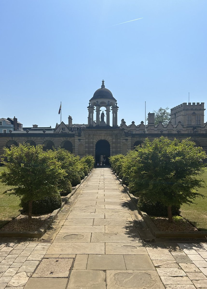 Back in Oxford to hear <a href="/WellingtonUK/">Wellington College</a> pupil and <a href="/Oundle4rganists/">Creative Oundle for Organists</a> prizewinner Yejoon give today’s lunchtime recital @QueensCollegeOx. A fabulous programme of Bach, Buxtehude and Distler

youtube.com/live/ec4MRwCBC…