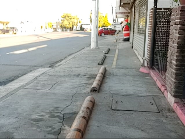 Ponlededo's tweet photo. Hay permisos para autos sobre banquetas afuera de comercios? Y EL AÑO DEL PEATÓN? #TodosSomosPeatones @AyuntamientoCLN @SSPyTM_Culiacan
@Movilidad_Cln
@implanculiacan
@JuandDiosGamez #AyuntamientoDeCuliacán #Culiacan  #Sinaloa #SSPyTMCuliacán #EsPorCuliacán #CapitalDeBienestar https://t.co/MilsV3Scwj