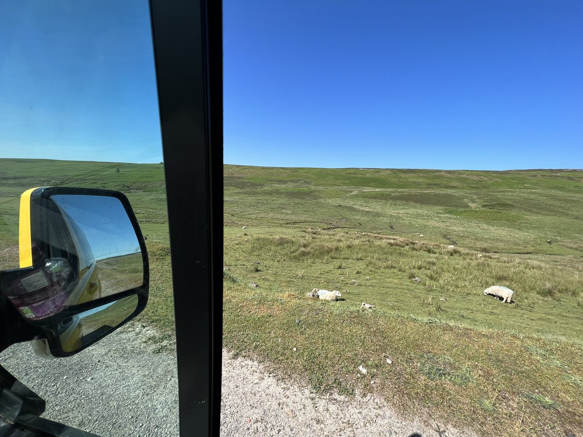 NathanWyburnArt's tweet photo. Today I drove in the sun to the homeland… saw my grandparents and parents to tell them about my crazy life… had a few meetings, landed two new commission projects and a major exhibition. BOOM! Now off to see Ricky Gervais. 

#HappyWednesday #BusyArtist https://t.co/XvFy05iQRH