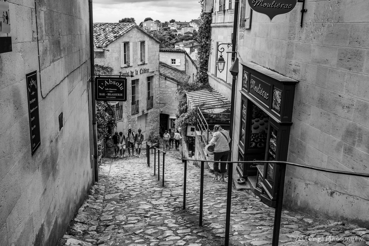 ZRisidi's tweet photo. #StEmilion  #france #blackandwhitephotography https://t.co/0s4nX2hZE9