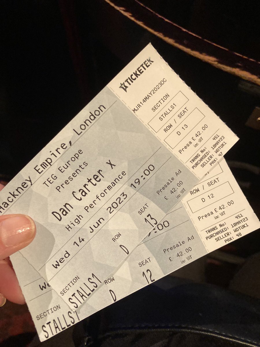 loumarcel's tweet photo. Making memories with my boy! An audience with Dan Carter. Fabulous seats and a signed book before it’s even released! #dancarter #loverugby @DanCarter https://t.co/1baIUTS0GK