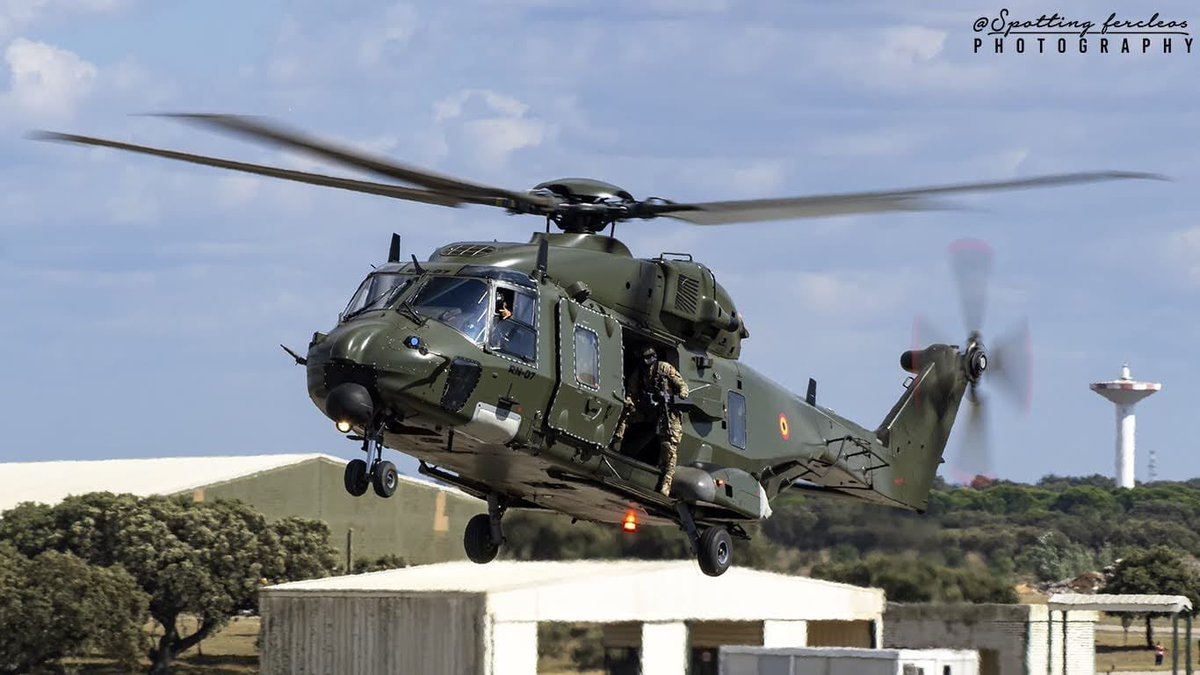 air_comment's tweet photo. #hotblade2023 #hotblade #beja #portugal #portugalairforce #basen11 #military #helicoptero #helicopter #maniobras #spotter #spotting_fercleos #militaryhelicopter #spotterday https://t.co/0yWVG8mTdg