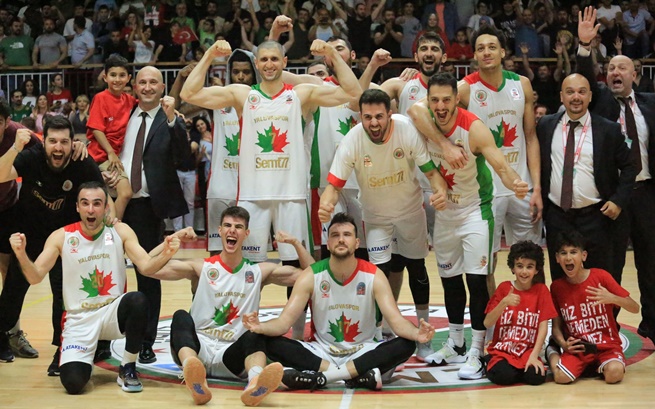 Gezer: Taraftarımız sayesinde 6'ya 5 oynadık... basketfaul.com/haber?haber=10…