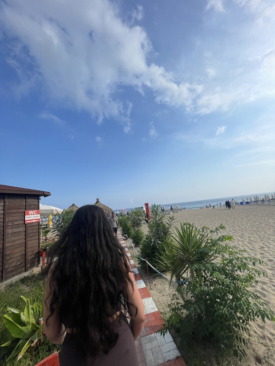 Ringbtw's tweet image. jus me and my latina in turkey 

work too hard not to relax a lil bit