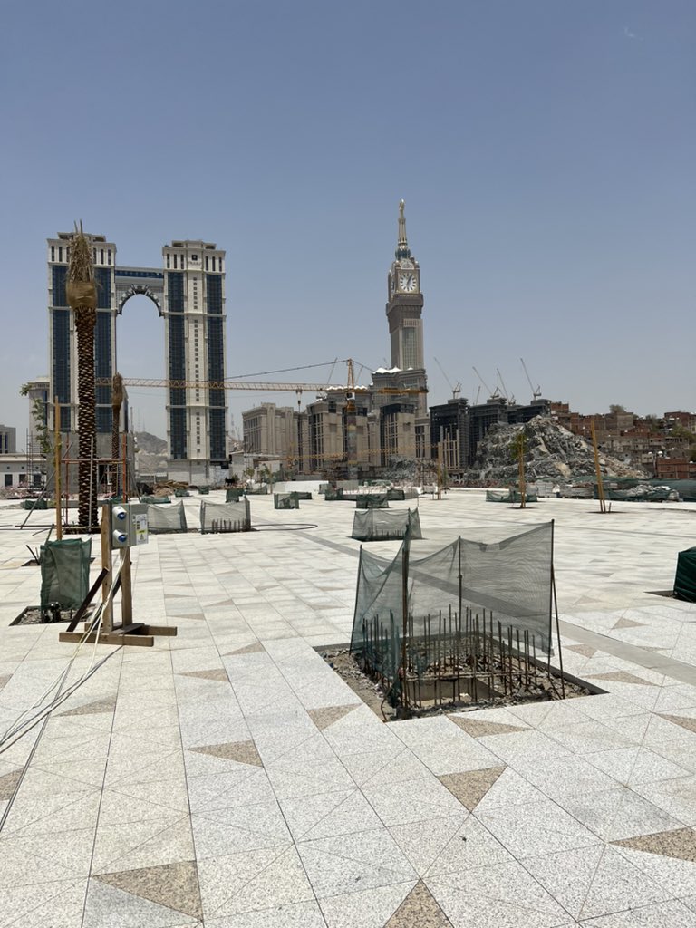 Mvv711's tweet photo. سعدت اليوم بزيارة @MasarMakkah وهي صروح عمرانية وهندسية وسط منظومة خدمات متكاملة وهي تعبتر وجهة عالمية ، وبهذي المشاريع النوعية نصل بإذن الله إلى هدف الرؤية بتحقيق ٣٠ مليون معتمر وحاج سنوياً ،شكراً دكتور @hy_tayyeb لإتاحة هذي الزيارة. https://t.co/h8QbQd3FLZ