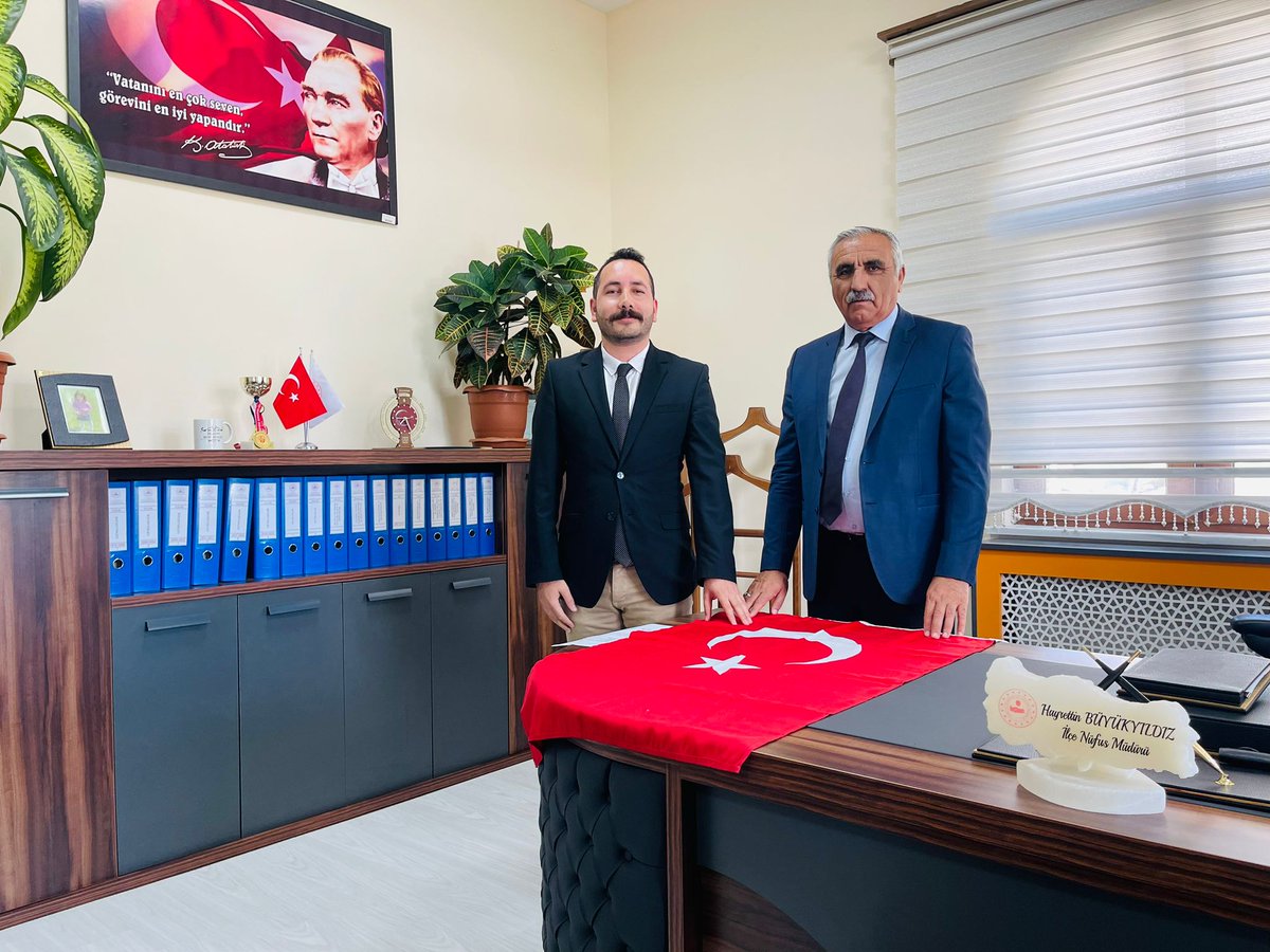 Sözleşmeli Büro Personeli olarak görev yaparken, kadroya geçen personelimiz Naim ÇİZİK için yemin töreni düzenlendi. Personelimizin Memurluk hayatlarında başarılar dileriz. <a href="/TCNufus/">Nüfus ve Vatandaşlık İşleri Genel Müdürlüğü</a>  <a href="/sefikaygol/">Şefik AYGÖL</a> <a href="/MusIlNufus/">Muş İl Nüfus ve Vatandaşlık Müdürlüğü</a>  <a href="/hayretinbykyldz/">Hayrettin BÜYÜKYILDIZ</a>