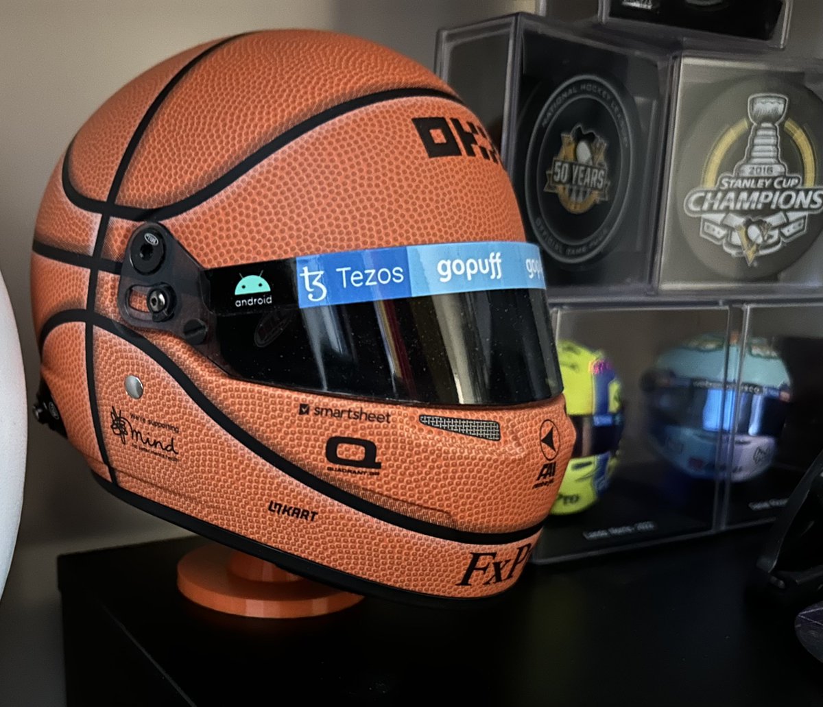 Thanks <a href="/3rddowndisplays/">3rd Down Displays</a> for todays delivery! The helmet stand looks great!