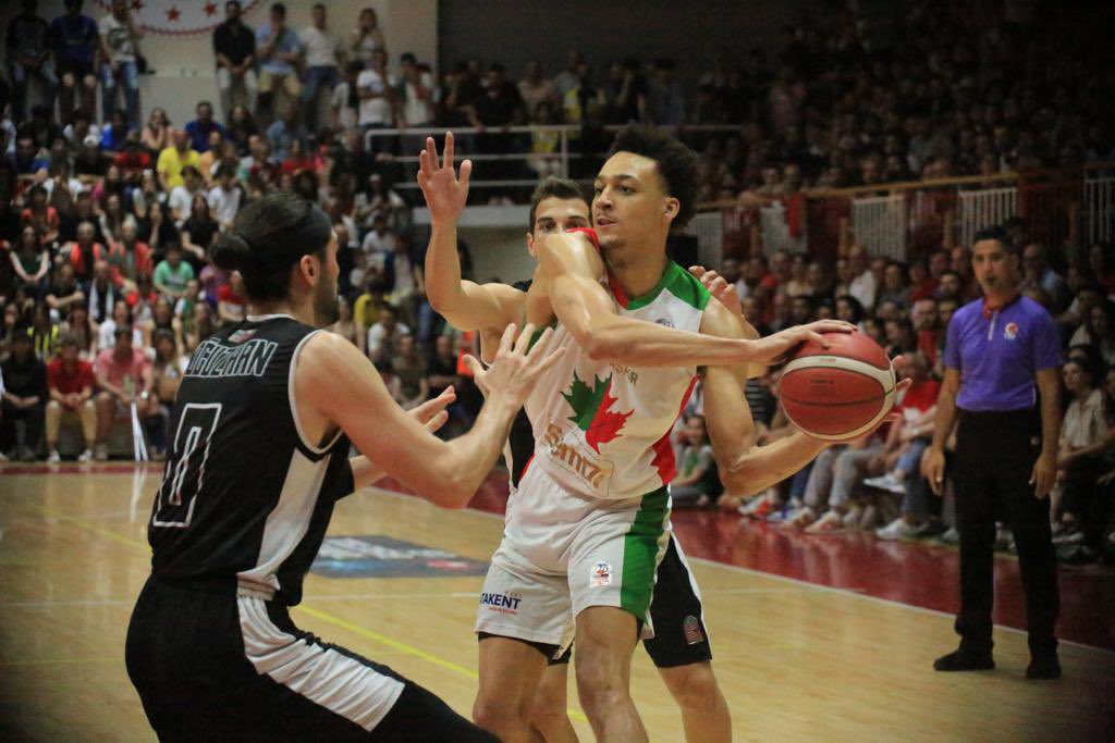 🏆 Son finalist Semt77 Yalovaspor! 

Türkiye Basketbol Lig Play-Off yarı final serisi dördüncü maçında Semt77 Yalovaspor, evinde Mersin MSK Basketbol’u ikinci yarıdaki oyunuyla 90-73 mağlup ederek seriyi 3-1 kazandı ve Yılyak Samsunspor’un rakibi oldu.