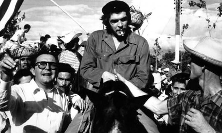 AlessioK47's tweet photo. ⭐ "Siate sempre capaci di sentire nel più profondo qualsiasi ingiustizia, commessa contro chiunque, in qualsiasi parte del mondo. È la qualità più bella di un buon rivoluzionario."

#CheGuevara https://t.co/zRwsn4AJ0G
