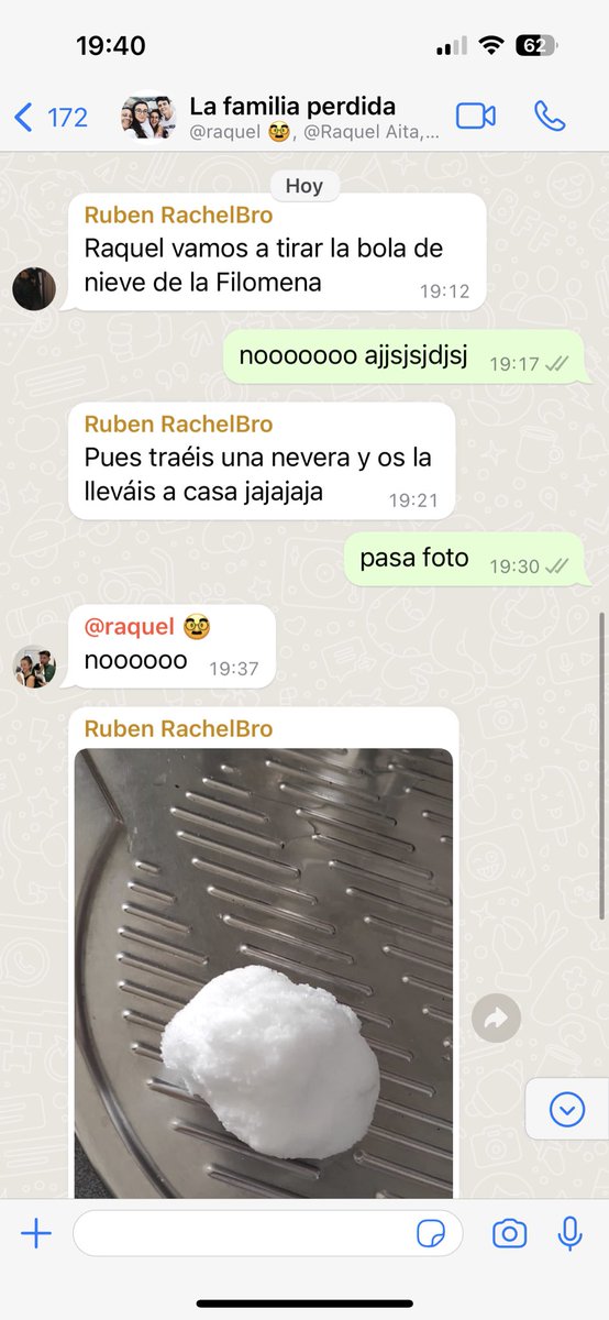 Telmometro's tweet photo. pfffjajsjsjsjajj por estas cosas la quiero

contexto: hace un año como nos mudábamos mi novia se la llevó en una bolsita de plástico a casa de sus aitas xd https://t.co/m3rPe3dsV9
