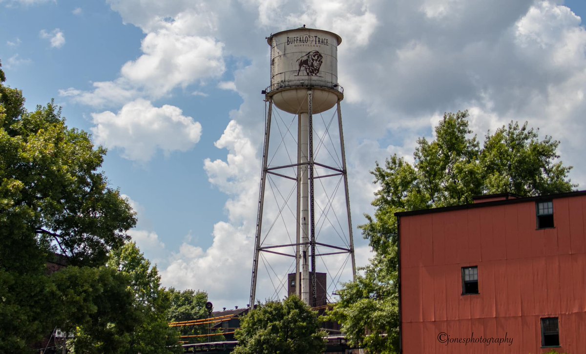 visitfrankfort's tweet photo. If we’re talking Kentucky…we’re talking bourbon, and Kentucky’s capital city is no exception! You could say we’re #KYDistilled 🥃🌽
So raise your glass, savor the flavors, and toast to #NationalBourbonDay in Frankfort, where the spirit flows as freely as the Kentucky River. https://t.co/7z2trad9Fu
