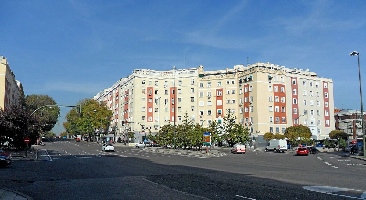 El 16 de julio de 1986, un autobús de la Guardia Civil salió a las 7.30 de la sede de la Escuela de Tráfico en la calle Príncipe de Vergara, con destino a Alcorcón para realizar prácticas de moto.

Tras girar hacia el norte llegó a la plaza de la República Dominicana.