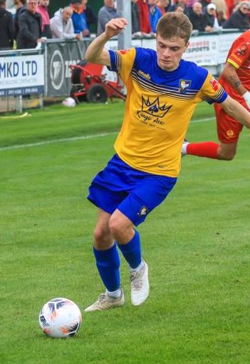 𝕁𝕁 𝕃𝔸ℂ𝔼𝕐 𝕀𝕊 𝔸 𝕎𝔸𝔻𝔼ℝ ✍️

Arguably one of the best players in the division last season commits to the Waders. JJ won the title last season at Berko under <a href="/CDevane89/">Chris Devane</a> with over 30 goals &amp; 20 assists. Unplayable on his day. 

Welcome <a href="/JJLacey/">JJ Lacey</a> 

#waders #greenarmy