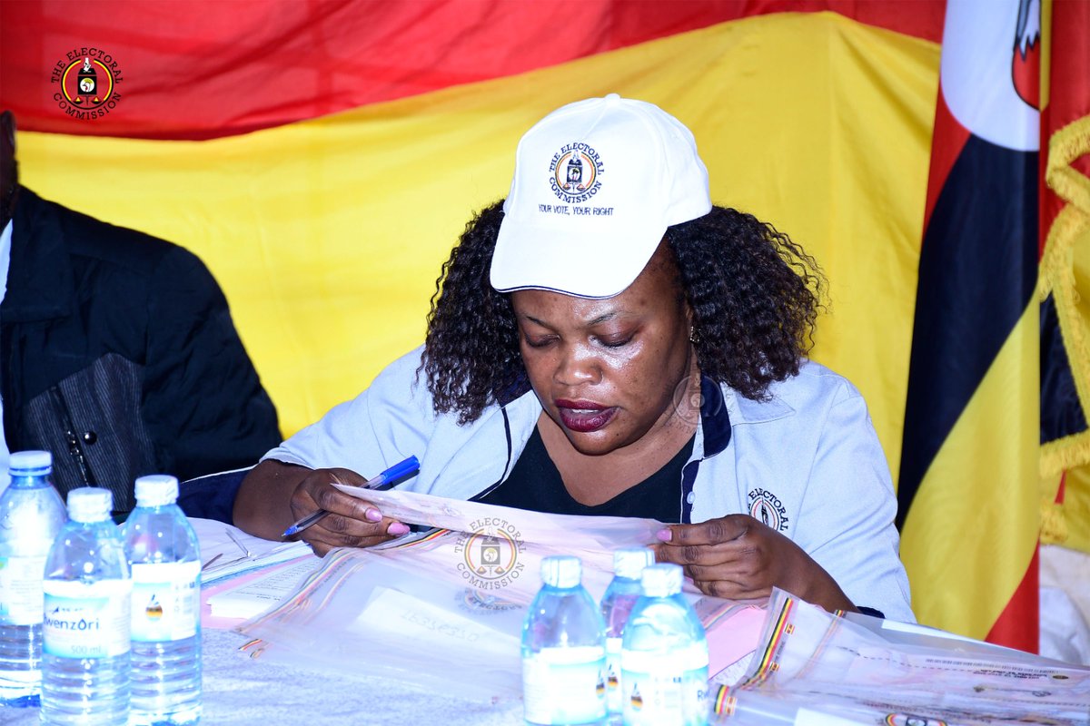 UgandaEC's tweet photo. Retrieval of polling materials from the field is underway as Returning Officer continues to receive results from different sub-counties across Bukedea District to the District Tally Center.
#BukedeaByElection
@PaulBukenya https://t.co/IdpnL14ca0