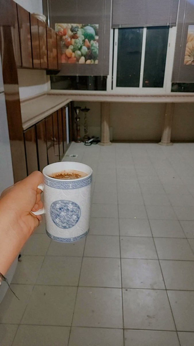 الانسان الطبيعي بيبدأ يومه الساعه ٩ الصبح
=انا ببدأ يومي الساعه ٩ بليل