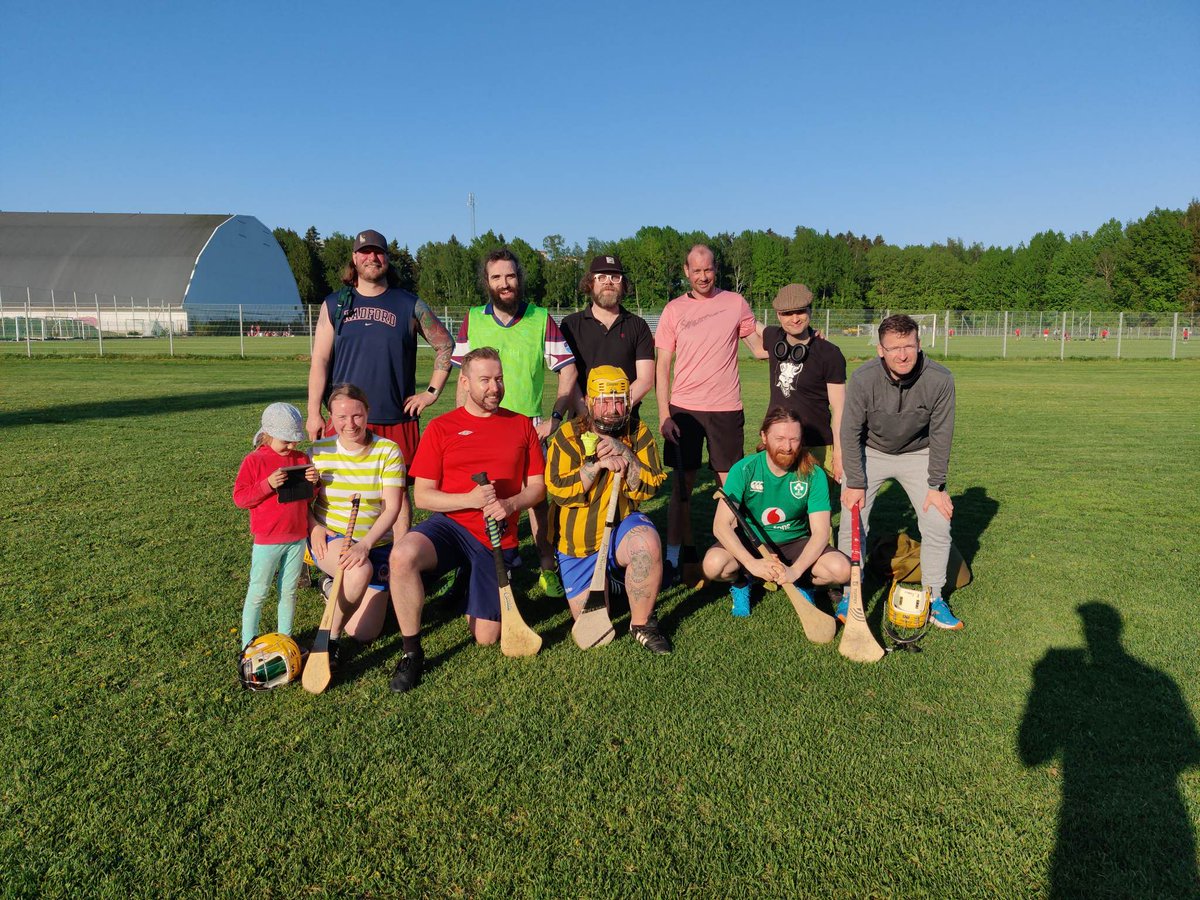 HelsinkiHarps's tweet photo. Had a lovely easy hurling training session yesterday! Worked on our dexterity skills this week! Anyone is welcome to join, no matter what your skill level! Equipment provided. You'll find us every Tuesday at 6pm at Tali sports field! Exact location: https://t.co/SbKgsdekqQ https://t.co/Gzmv3dkUzC