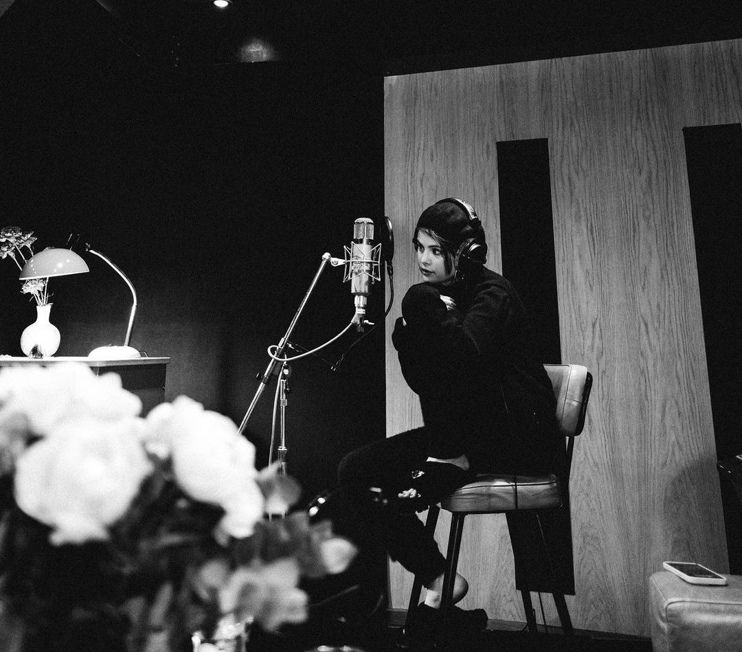 goodforpinks's tweet photo. SELENATORS YESTERDAY WHEN SELENA POSTED THIS ON HER INSTAGRAM. https://t.co/kSZh48pBcu