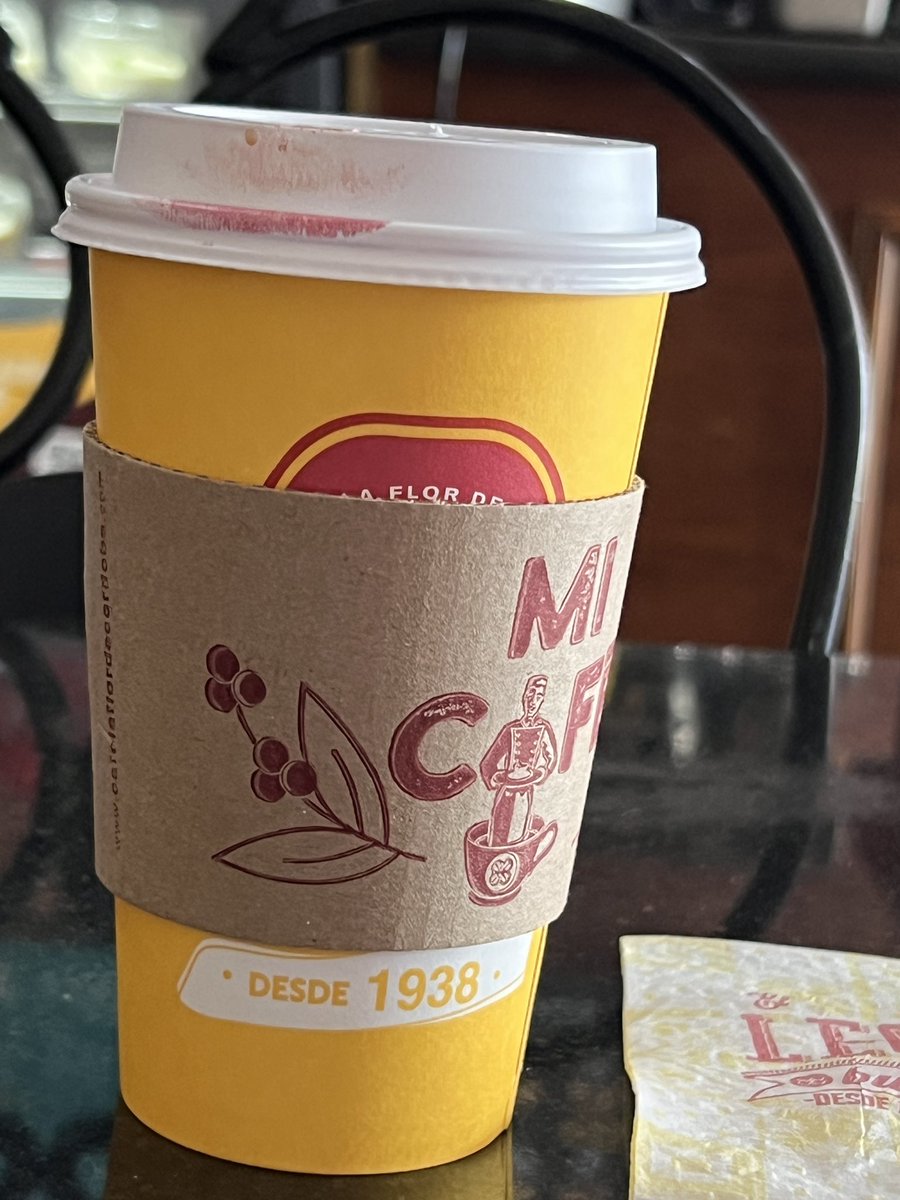 AmapolaMM's tweet photo. Ya me tomé mi café… es todo el tuit.😒 https://t.co/L4W3i82c7b