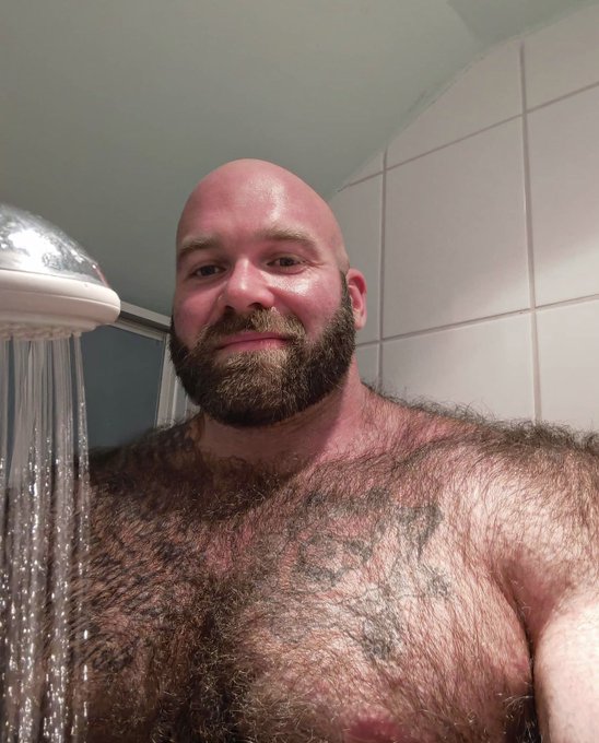 https://t.co/eXGhPNiNBY ⬆️🔞 Who should be next with me in that shower 💦💦😉  #musclebear #muscles #furry<a href="/tag/muscles"class="tags"><span>#muscles</span></a><a href="/tag/furry"class="tags"><span>#furry</span></a><a href="/tag/musclebear"class="tags"><span>#musclebear</span></a>