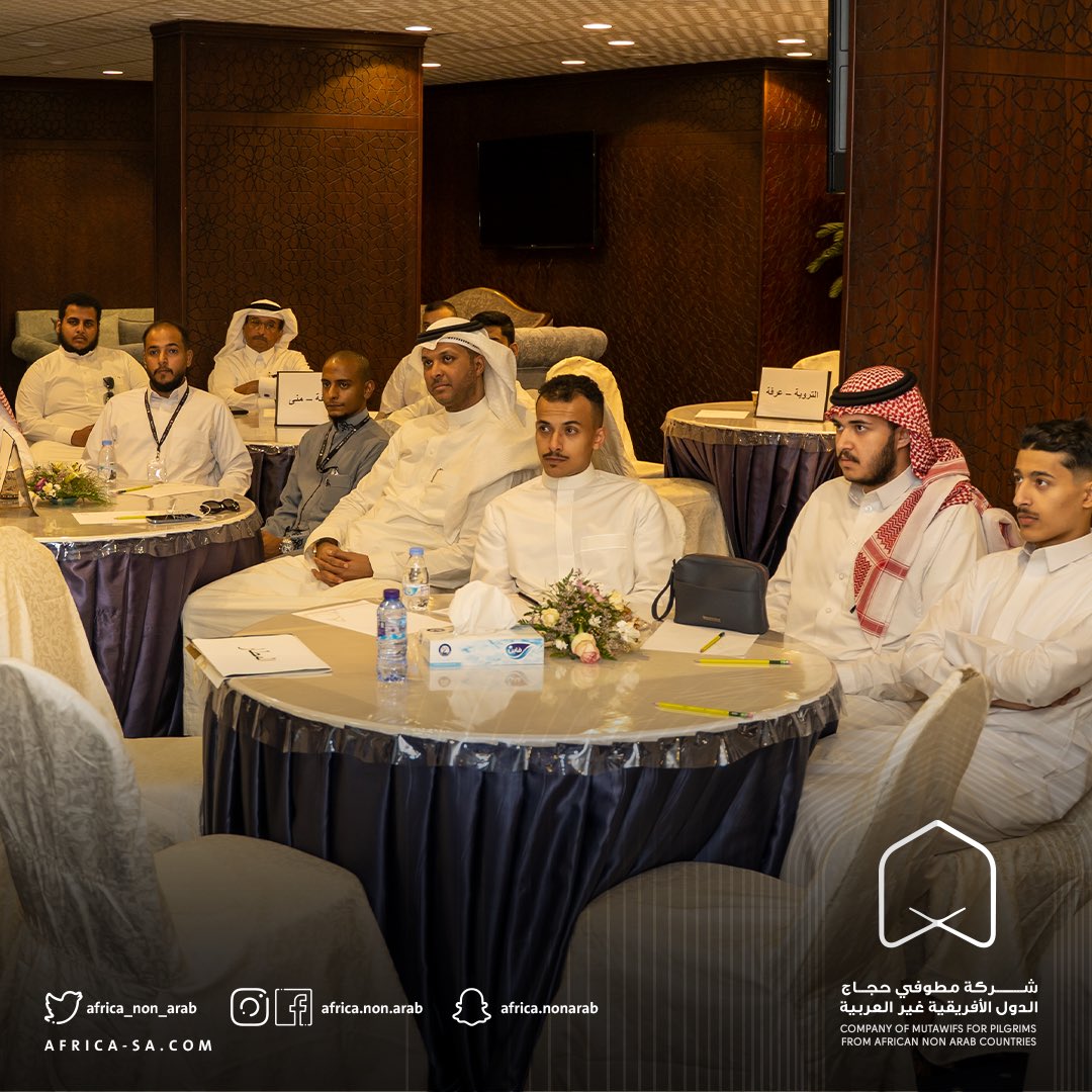 ITHRAAHOLDING's tweet photo. #صورة📸 
لتنمية المهارات والتطوير المستمر 
 شركة مطوفي حجاج أفريقيا غير العربية 
تقيم دورة تدريبية لحقيبة ترحاب التدريبية التي أطلقتها #وزارة_الحج_والعمرة  بالشراكة مع مؤسسة صالح كامل الإنسانية وجامعة أم القرى والتي تستهدف عاملي الصف الأول في الشركة لتأهيلهم وتدريبهم ورفع مستوى الخبرة خلال #حج_1444

#نحقق_الرؤية_بخدمتكم