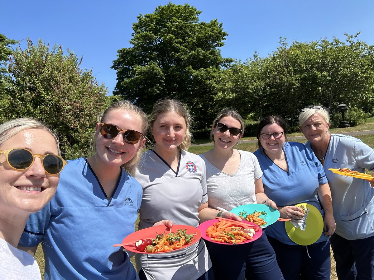 debbie_buchanan's tweet photo. Milton DN team having a celebratory picnic lunch today saying goodbye to our amazing management student nurse Katy, along with some other goodbyes and welcomes. I’ll miss this fab team! @EdinburghDNs #timeout #teamlunch #figgatepark #edinburghdns #newsdventures #nhslothian https://t.co/eXp6KcFCen