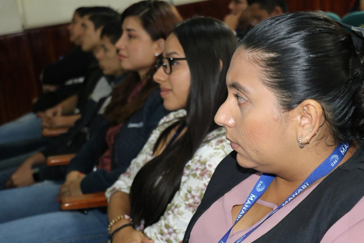 CNEManabi's tweet image. #CNEInforma 📌 

El Mgs. #StalinCardona, capacita a los funcionarios electorales de #Manabí, sobre la votación telemática para los ciudadanos ecuatorianos 🇪🇨 que se encuentran empadronados en el exterior 🌐.

#EleccionesAnticipadas2023Ec🗳️