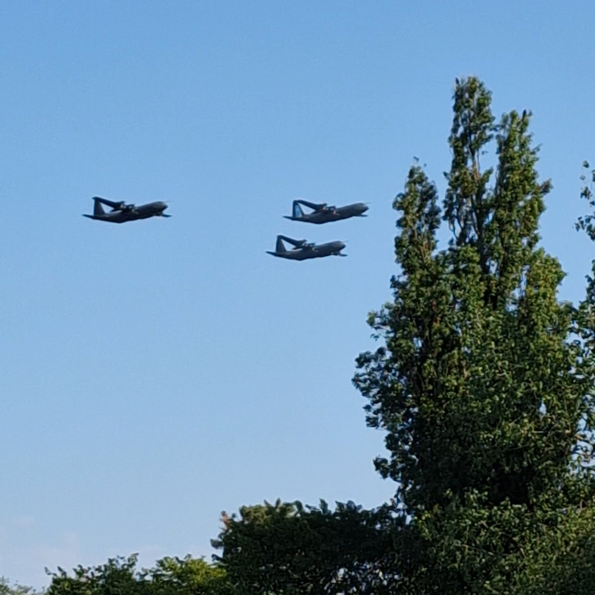 JMPatHSD's tweet photo. The dog and I were in a good place to catch the #Hercules flypast. Been watching these fly in and out of Brize for years - sad to think we won't see them again
#RAF #planes https://t.co/0FiXyil1KX