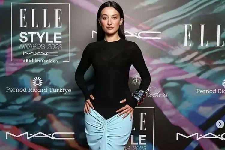 Elle Style Awards Ödülleri'nde aldığı ödülü LGBT'lilere ithaf eden Melike Şahin'in Bursa konseri iptal edildi.