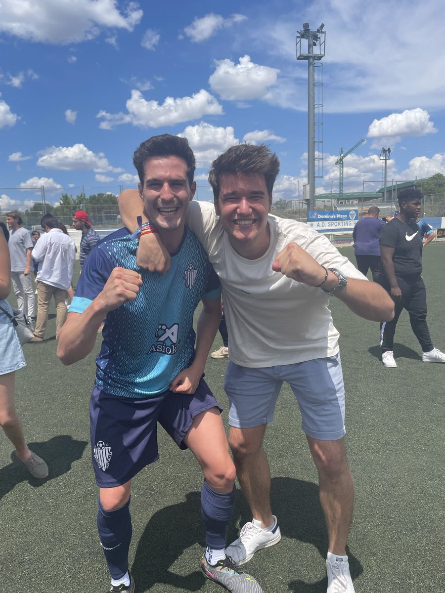 luiisloboo9's tweet photo. Un año después de meterme en quirófano y descender con mi equipo, volvemos a ascender a nuestra categoría, casualidades de la vida, trabaja duro que el fútbol siempre te la va a devolver…

Te quiero Sporting… SOMOS DE PREFERENTE‼️🫡🤍 https://t.co/RoqTWfwJ3G