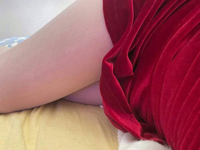 romarkied's tweet photo. 我的床有点小，就怕容不下你的 #美腿 #人妻 #少妇 #淫荡 https://t.co/UjY9I6maAn