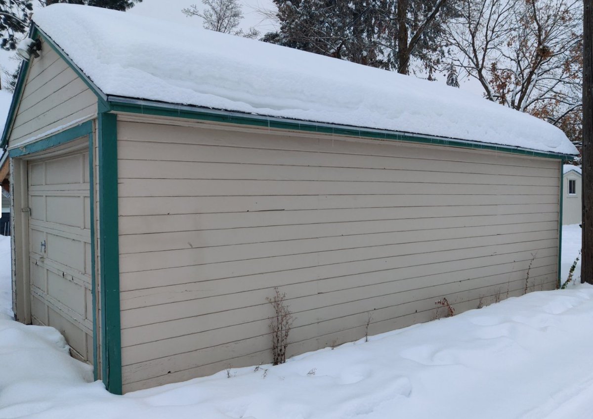 Take a look at the before and after photos of this beautiful garage renovation.

#garagerenovation #newsiding #hardiesiding #sidinginstallation #RHS #spokanewa #Trulylocal