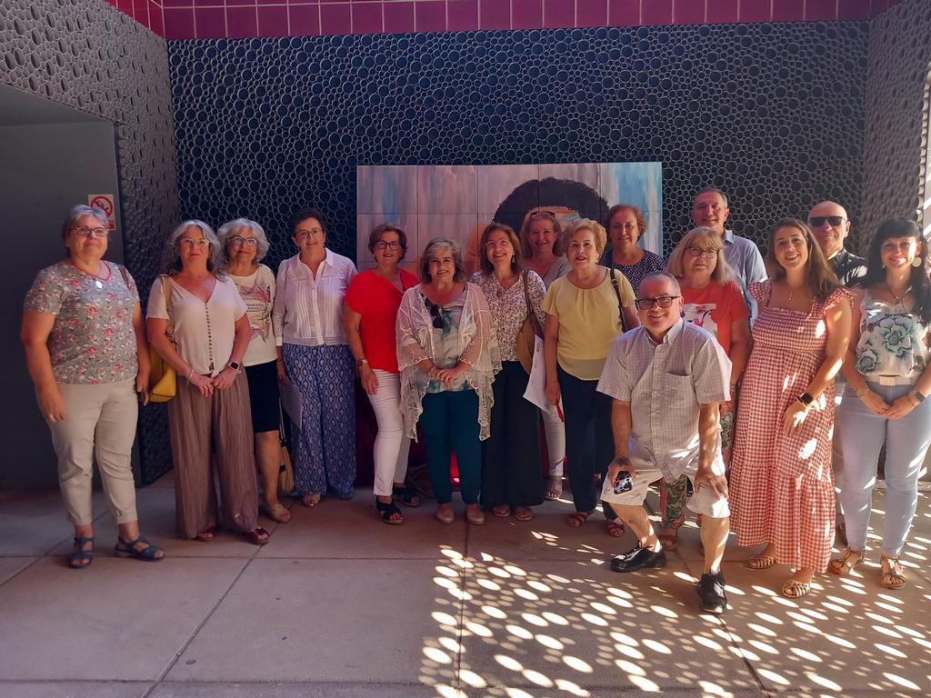 sjaznalfarache's tweet photo. En la inauguración se ha descubierto una obra de 20 lienzos de 20 alumnas y alumnos de un personaje conocido y carismático que lleva el nombre de San Juan. Esta obra se le hará llegar a El Sevilla. Arrancan las actuaciones con el taller "baile y salud" con Carmelo Molina al cante https://t.co/2xIuh3EQGt