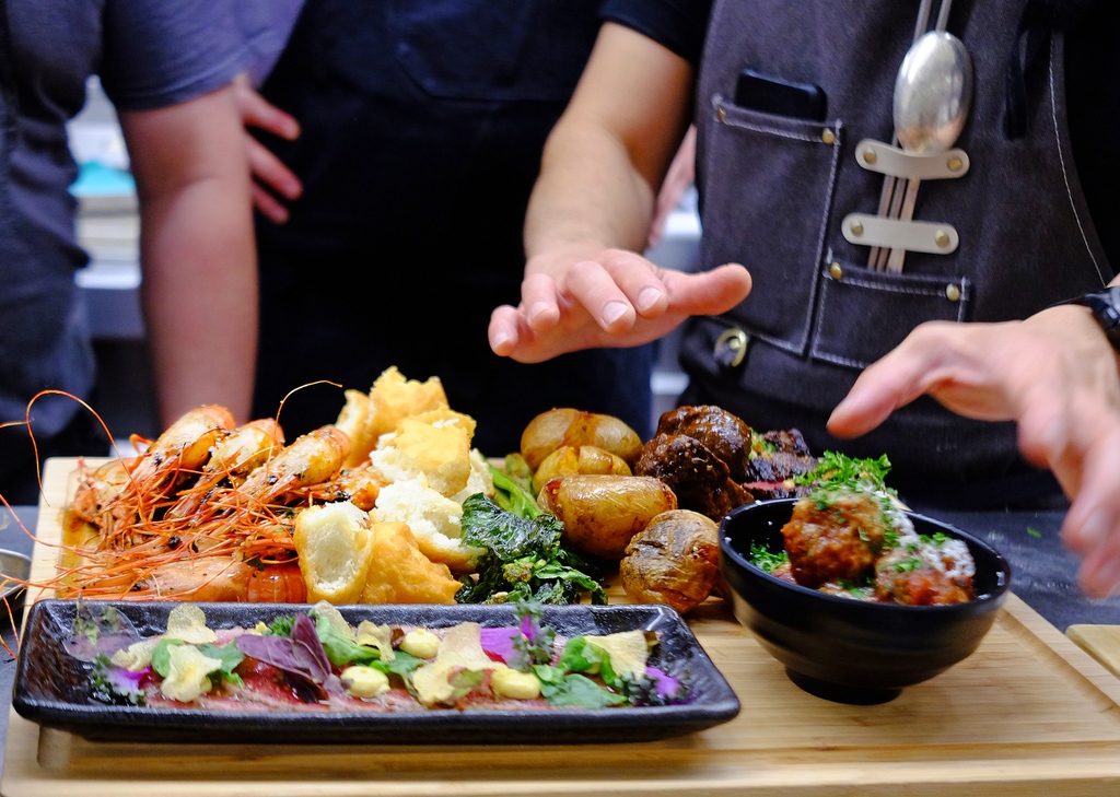 Treat Dad to the ultimate surf 'n turf experience at Forage Vancouver this Father's Day weekend! Friday, Saturday and Sunday we will be offering a limited edition deluxe #BisonBoard featuring local BC spot prawns 🦐🥩🎉

📅 Reservations recommended: exploretock.com/forage
