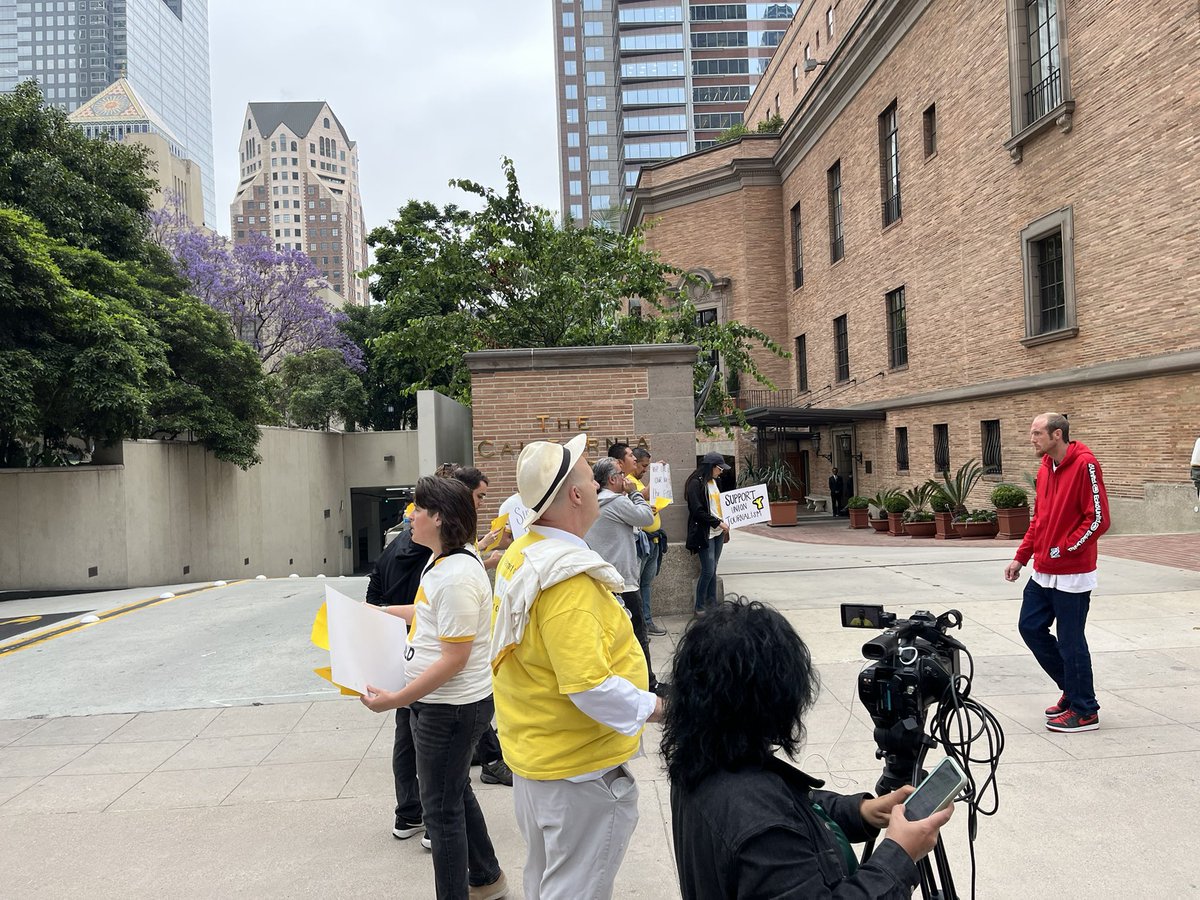 JamesQueallyLAT's tweet photo. When your boss is talking about the “future of journalism” after cutting 74 people off the LA Times staff … you gotta say something. @latguild #thereispowerinaunion https://t.co/ckqVYGMVP4