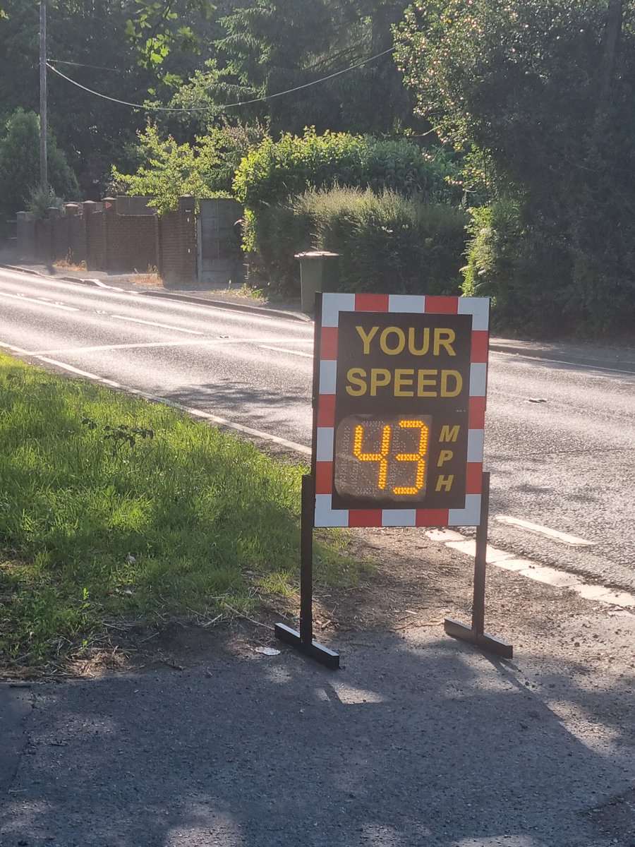 KentSpeedwatch's tweet photo. So this evening I attended #Challock for a #Speedwatch session.
40mph limit and 12 speeders out of 100+ vehicles..
Those 12 have been added to the database and may receive a warning letter. https://t.co/uspv1IiWXY
