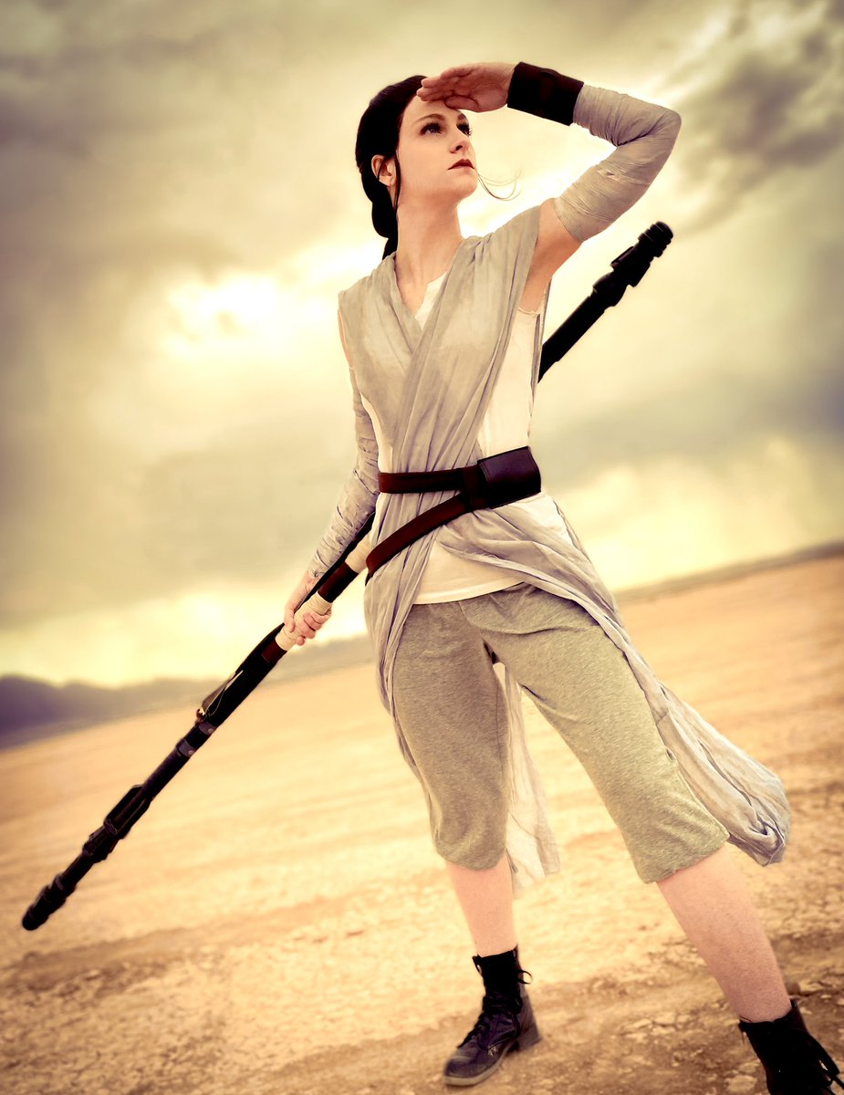 Brand new Rey cosplay built from scratch by me, commissioned by one of my most generous supporters! 🙂 #StarWars #maytheforcebewithyou